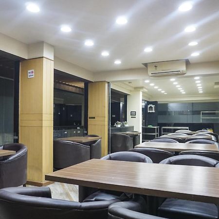 Super Townhouse Oak Sr Hotel Wakad Púna Kültér fotó