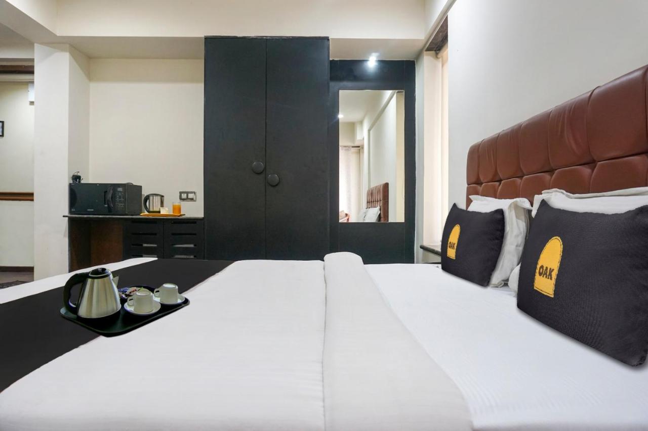 Super Townhouse Oak Sr Hotel Wakad Púna Kültér fotó