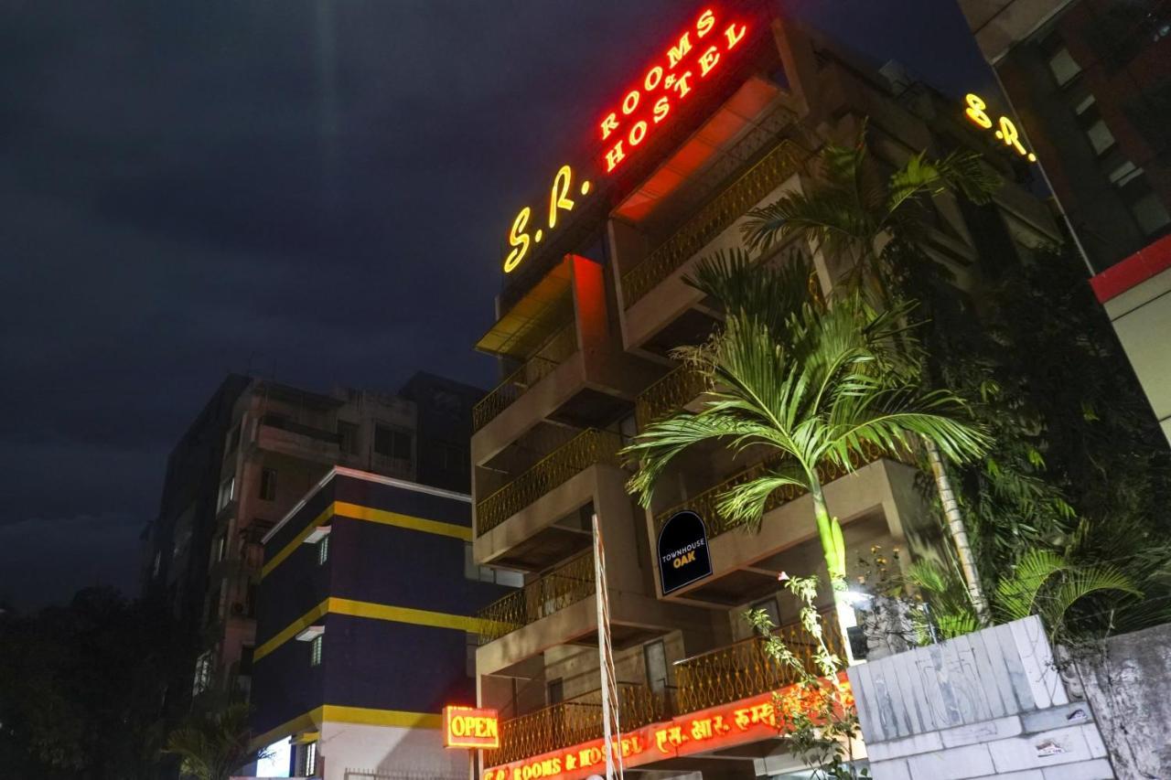 Super Townhouse Oak Sr Hotel Wakad Púna Kültér fotó