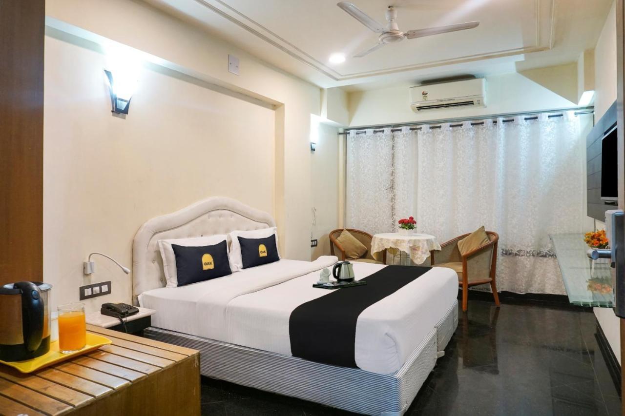 Super Townhouse Oak Sr Hotel Wakad Púna Kültér fotó