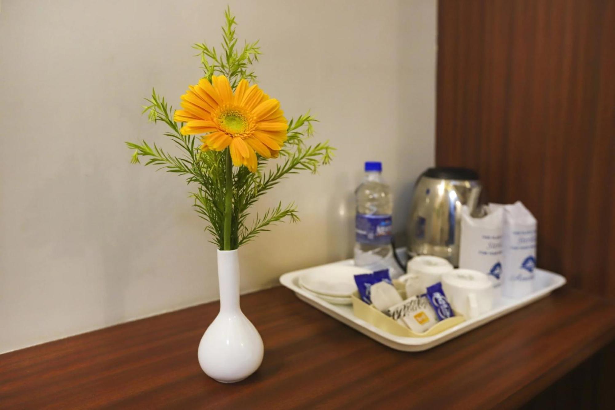Super Townhouse Oak Sr Hotel Wakad Púna Kültér fotó