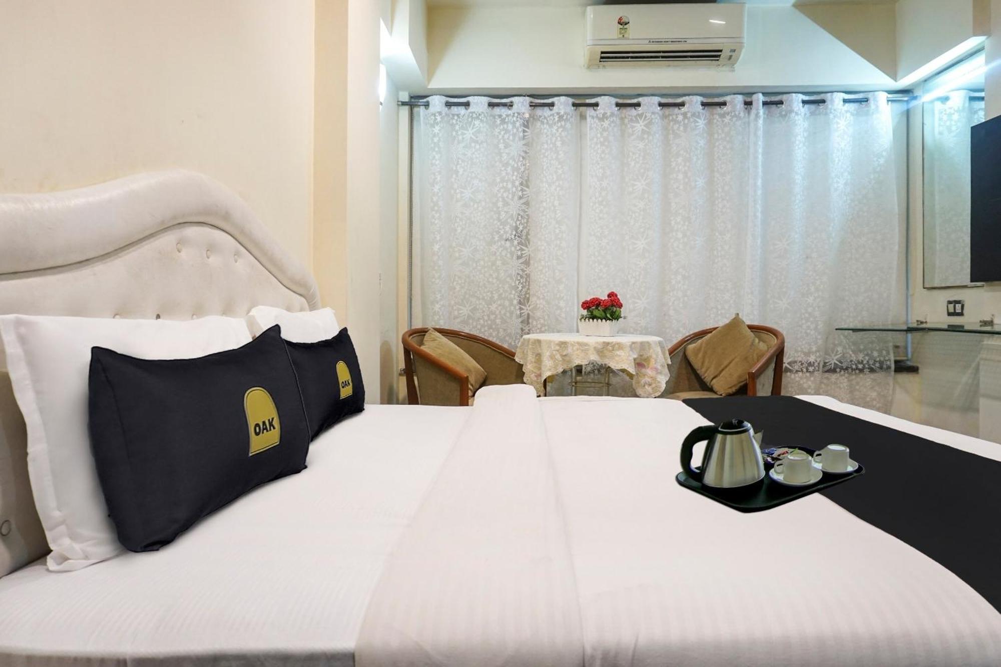 Super Townhouse Oak Sr Hotel Wakad Púna Kültér fotó
